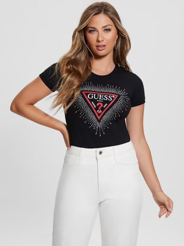 Remera Guess triangulo y cristales