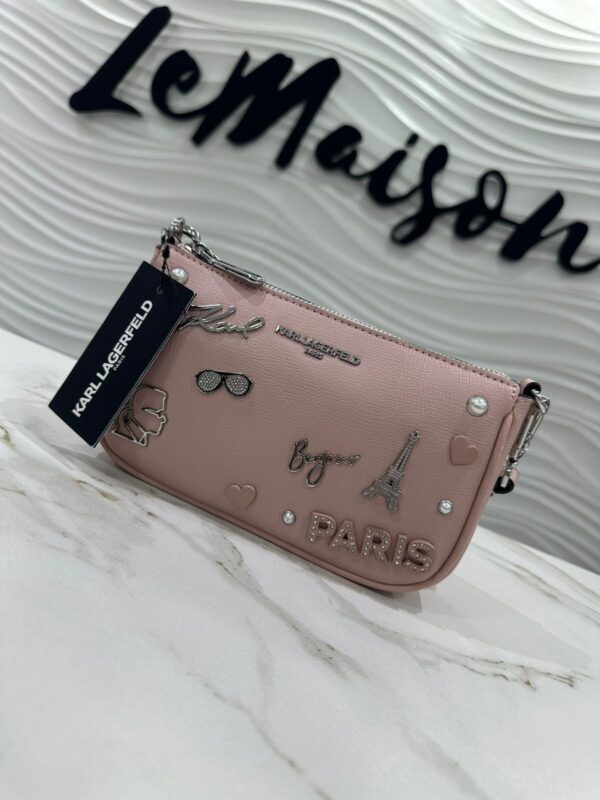 Cartera Karl Lagerfeld mini rosa con dijes