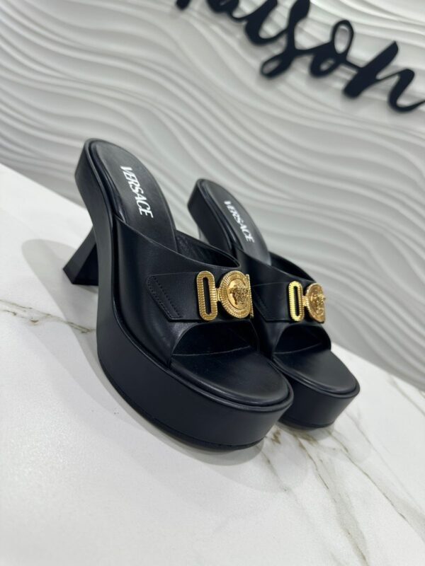 Sandalias Versace