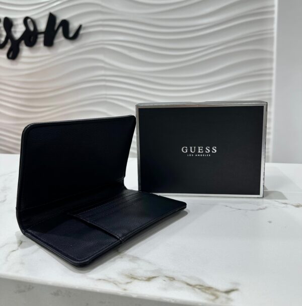 Porta pasaporte Guess - Imagen 2