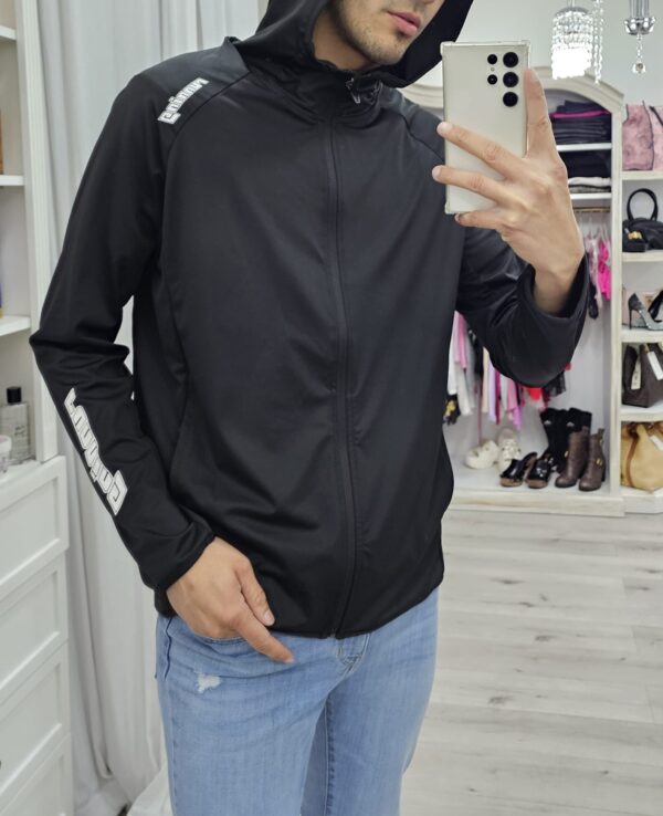 Campera Shein con capucha running