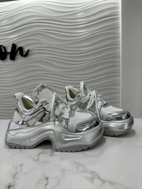 Zapatillas Azalea Best Seller plata y blanco