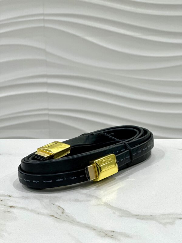 Cable HDMI negro y dorado