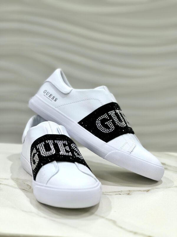 Zapatillas Guess blanca con tira en cristales