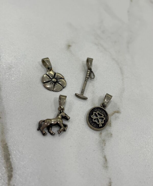 Dijes plata vieja de colección
