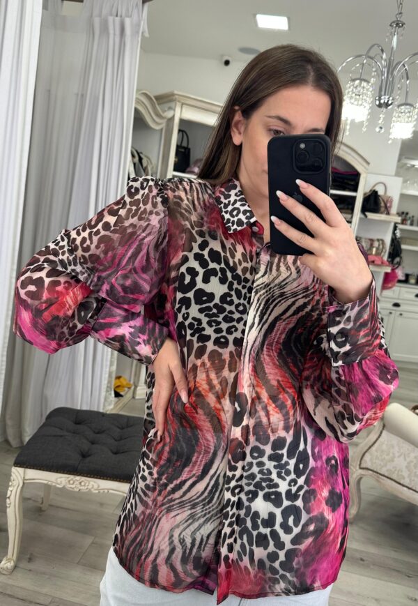 Camisa Guess de gaza animal print rosa - Imagen 2
