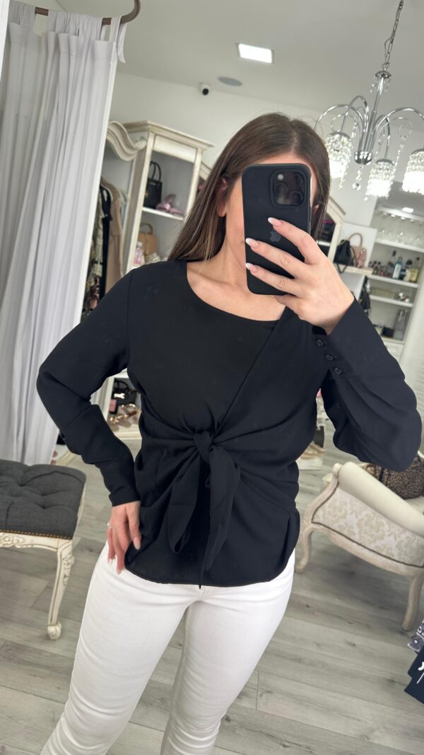 Blusa Forever con nudo manga larga negra