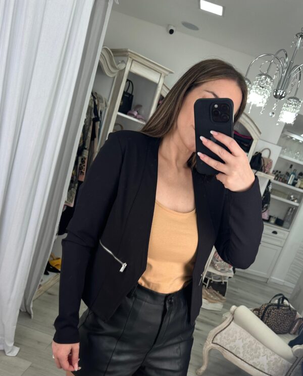 Blazer Guess elastizado corto