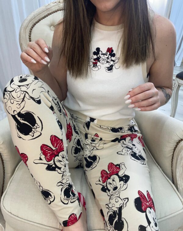 Pijama Primark linea Disney jogging y musculosa