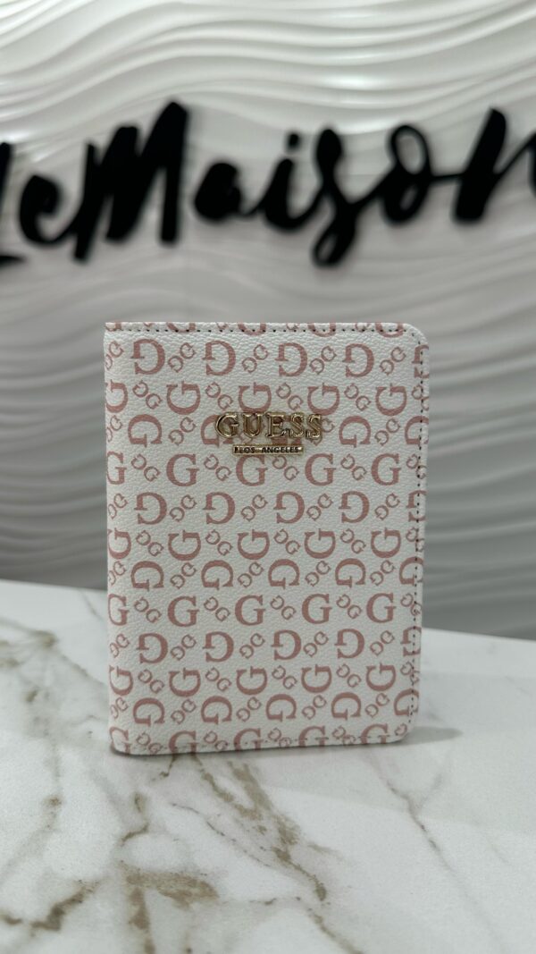 Porta pasaporte Guess