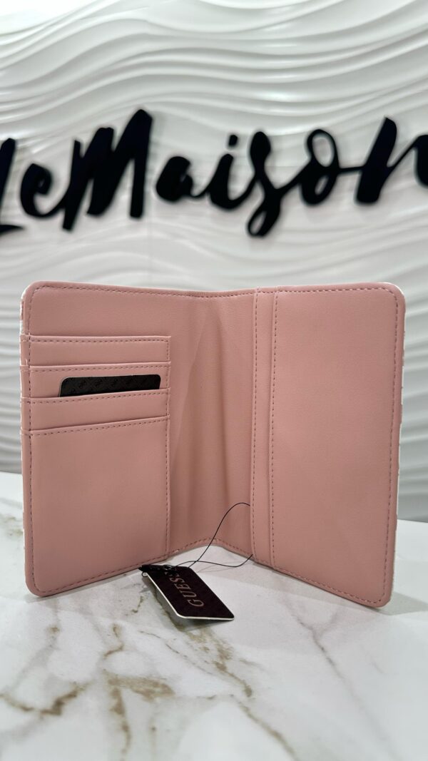 Porta pasaporte Guess - Imagen 2