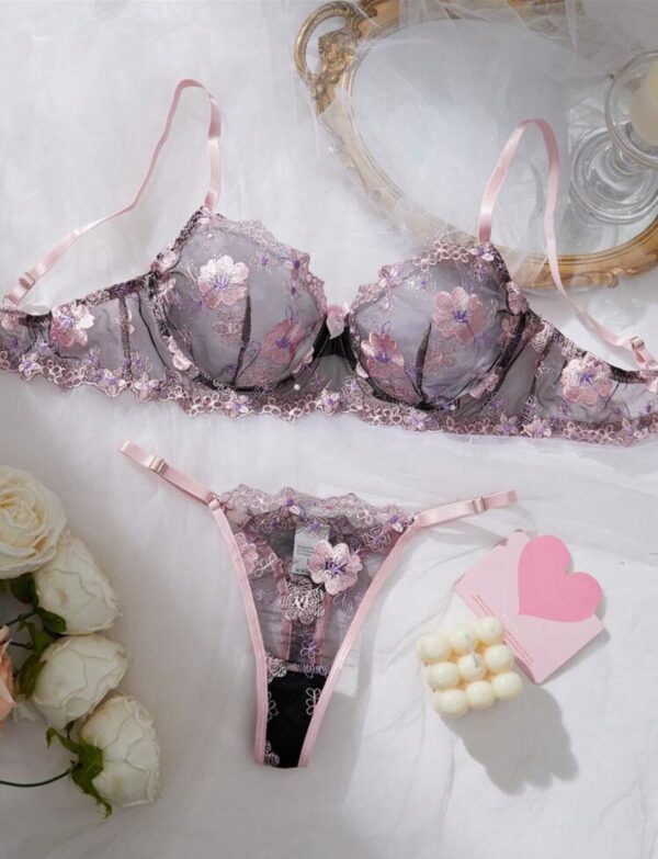 Conjunto Shein corpiño y less tull bordado