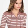 Campera Guess rallada tejida con capucha  y cierre
