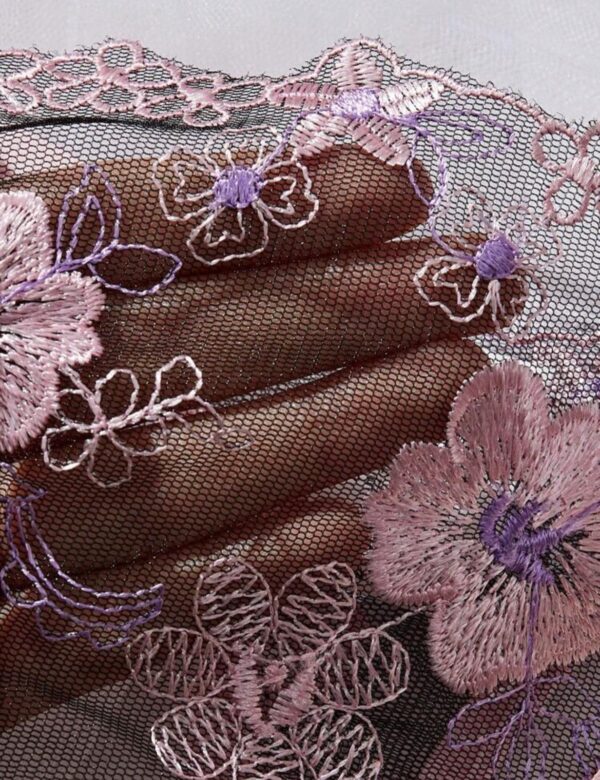 Conjunto Shein corpiño y less tull bordado - Imagen 3