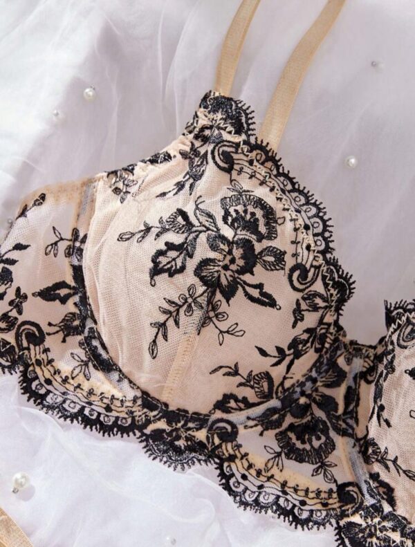 Conjunto Shein corpiño y less tull bordado - Imagen 3