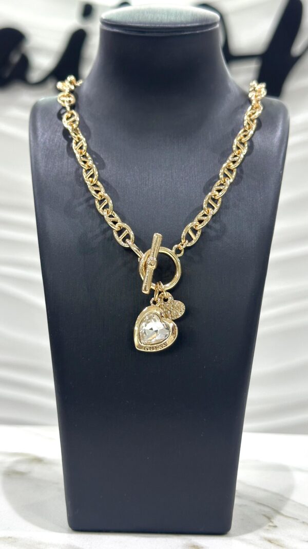 Collar Guess dorado con dos corazones