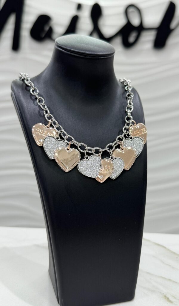 Collar Guess varios corazones