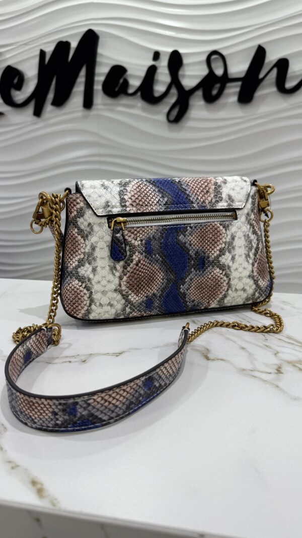 Cartera Guess reptil de varios tonos - Imagen 2
