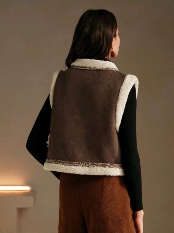 Chaleco Anewsta bordado con corderito - Imagen 3