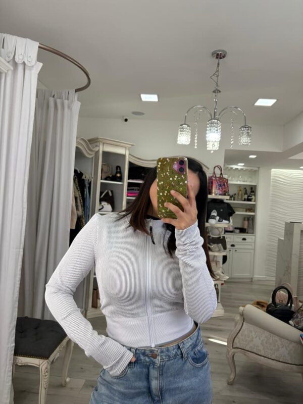 Campera Calvin Klein deportiva tonos gris rayada - Imagen 2