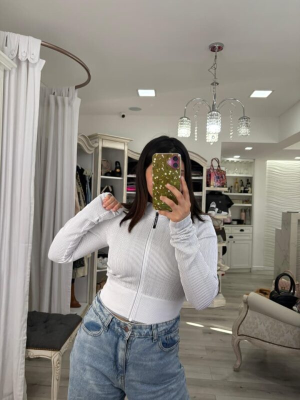 Campera Calvin Klein deportiva tonos gris rayada