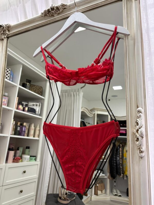 Conjunto hot de encaje rojo