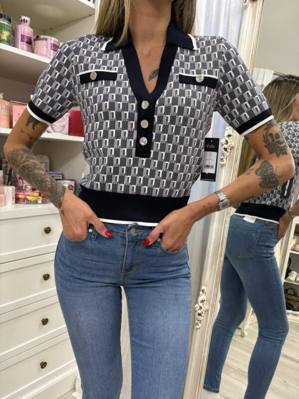 Sweater Karl Lagerfeld azul y blanco con cuello polo