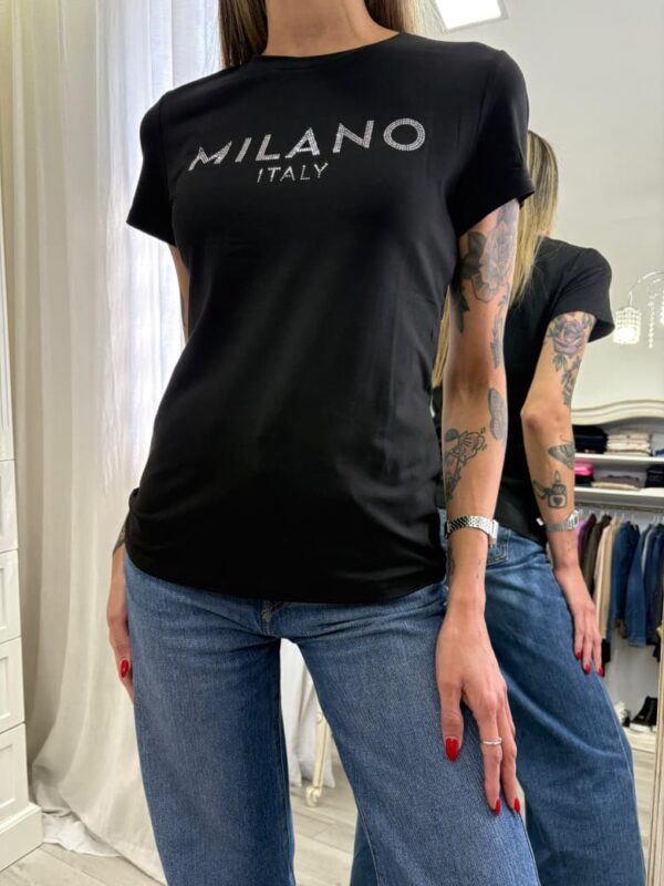 Remera Moosta Milano en cristales negra manga corta