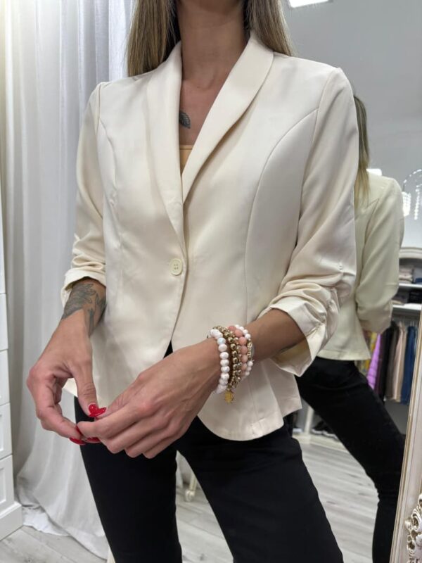 Blazer Clasi con frunce en las mangas color manteca